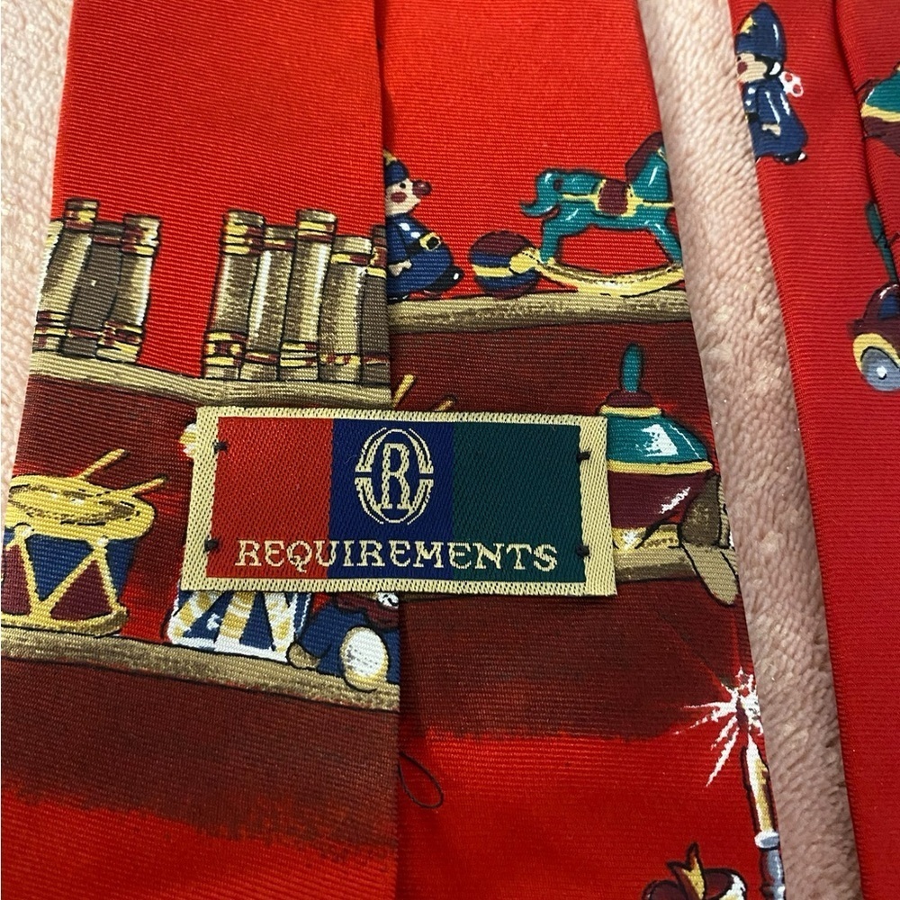 Requirements Festive Santa and Globe Tie - Picture 7 of 9